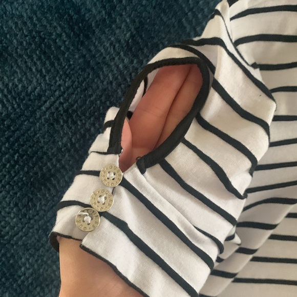 Guess Black and White Striped Cap Sleeve Fitted T-shirt Cold Shoulder Small Y2K - Picture 5 of 6